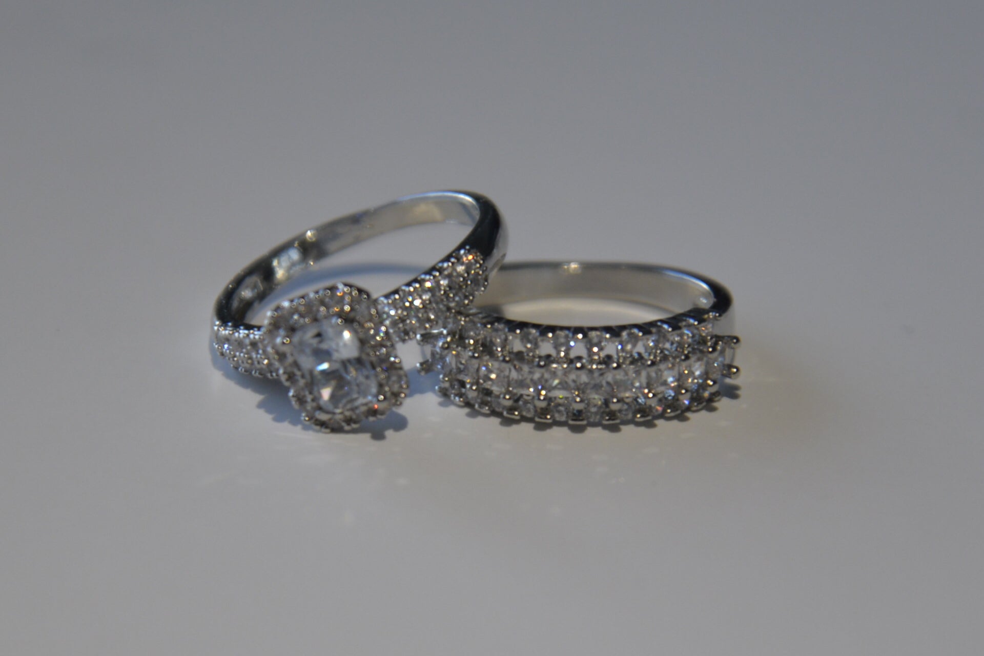 Éclat Solitaire Bridal Ring Set