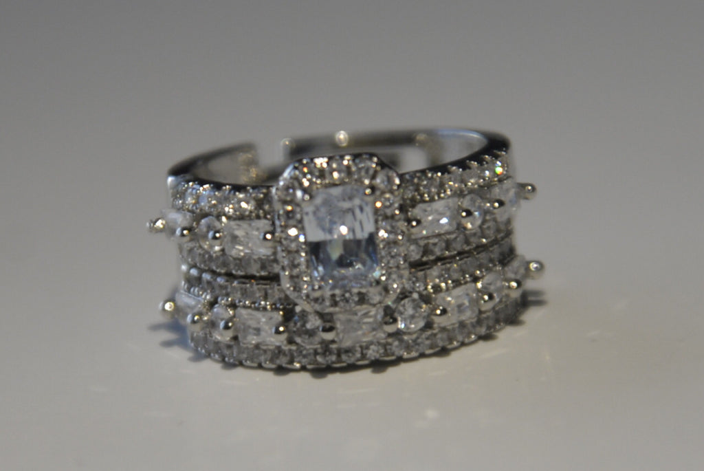 Lumière Halo Bridal Ring Set