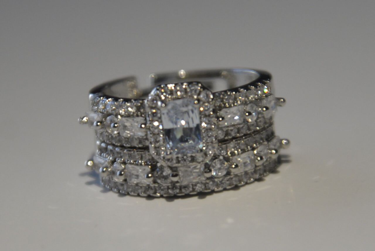 Lumière Halo Bridal Ring Set