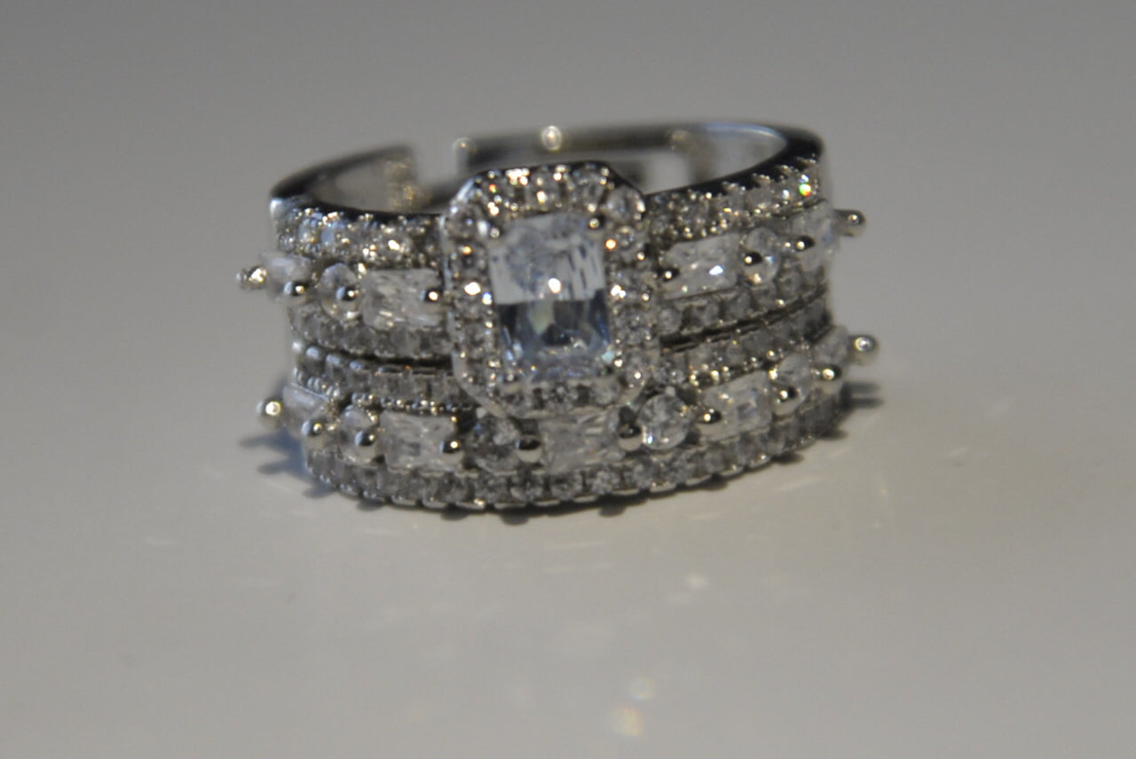 Lumière Halo Bridal Ring Set